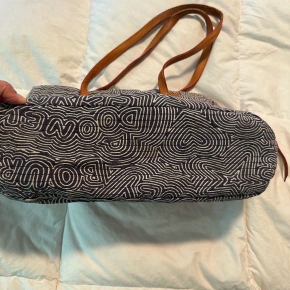 Dooney and Bourke scribble pattern tote with small bag included - Picture 14 of 15